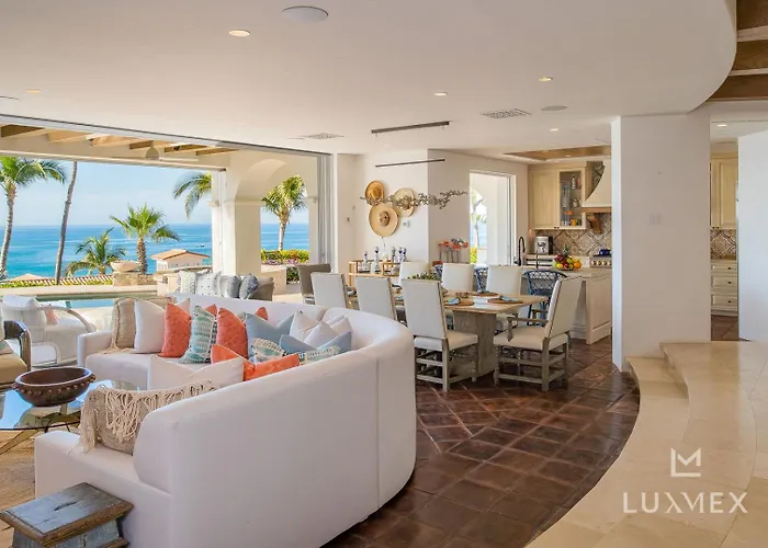 Beautiful 5 Bd Del Mar Staffed & Steps From The San Jose del Cabo