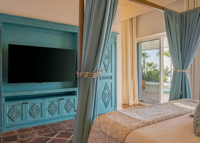 Villa Beautiful 5 Bd Del Mar Staffed & Steps From The *