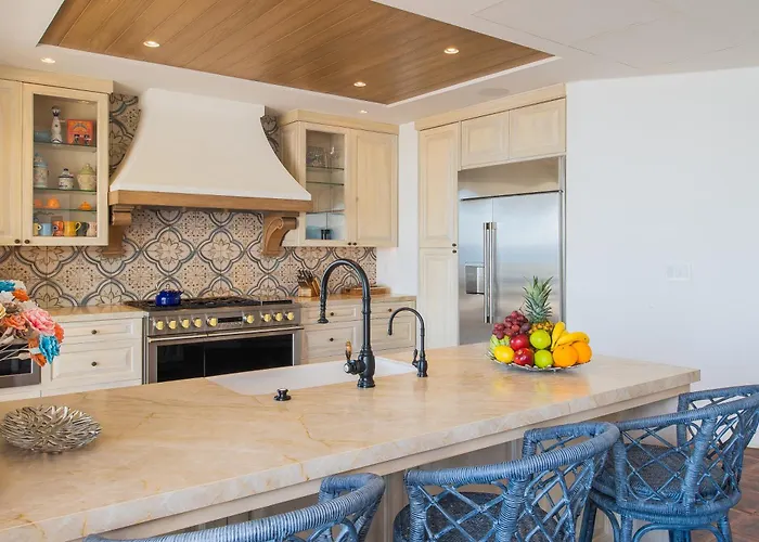 Beautiful 5 Bd Del Mar Staffed & Steps From The