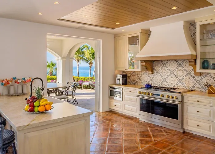 Beautiful 5 Bd Del Mar Staffed & Steps From The San Jose del Cabo