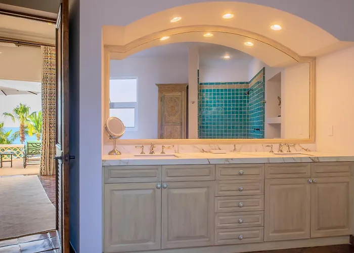 Beautiful 5 Bd Del Mar Staffed & Steps From The * San Jose del Cabo
